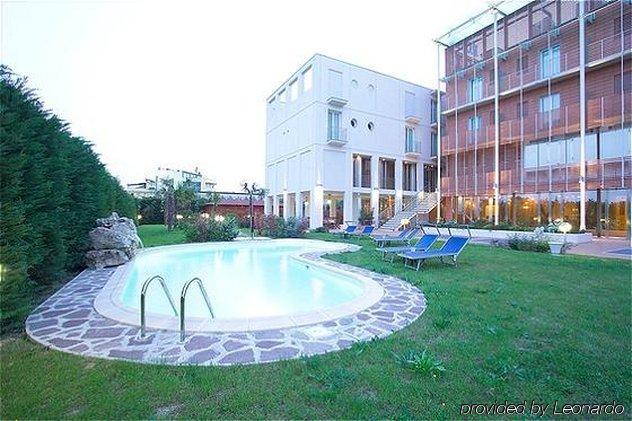 West Florence 4*