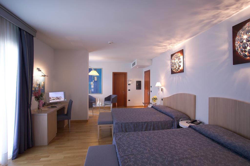 West Florence Hotel 4*